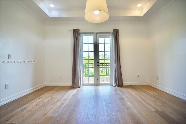 Building Photo - 615 Santander Ave