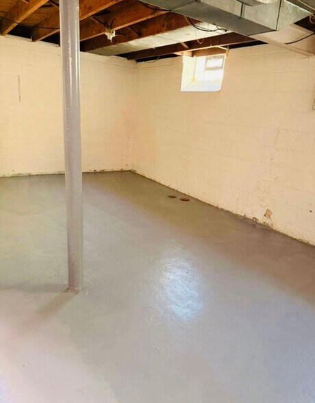 Building Photo - 15625 Bringard Dr