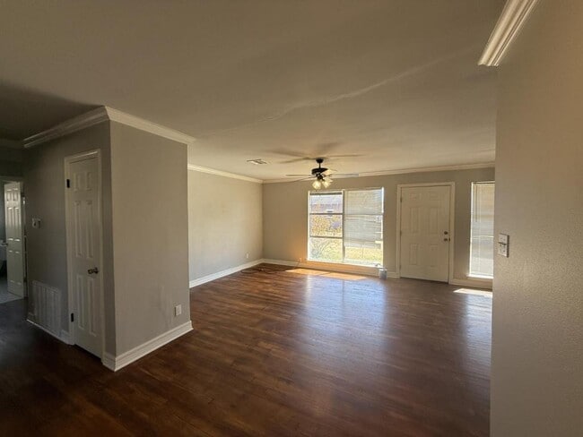 Building Photo - 2506 Waverly Dr