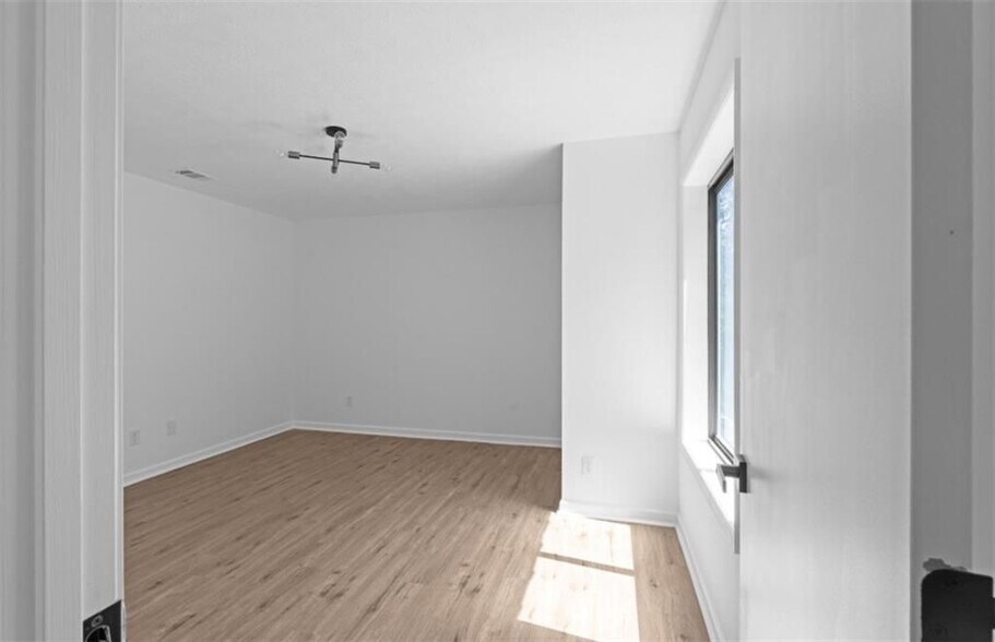 Building Photo - 5111 Manitou Way SW