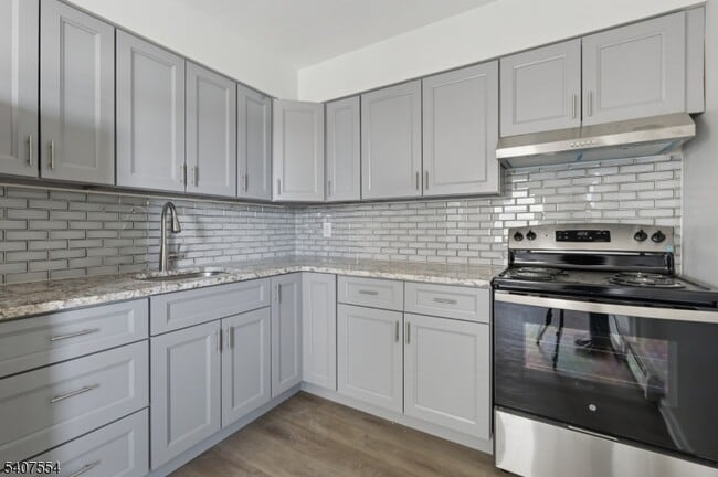 Building Photo - 94 Park Ave