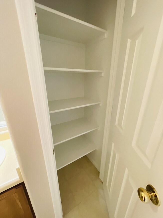 Building Photo - 45811 W Amsterdam Rd