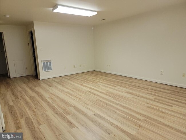 Building Photo - 1926 Thomas Run Cir