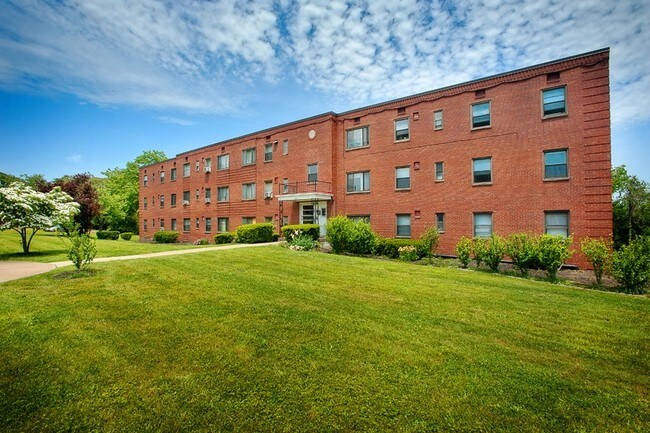 Hoodridge Court - Hoodridge Court Apartments and Townhomes