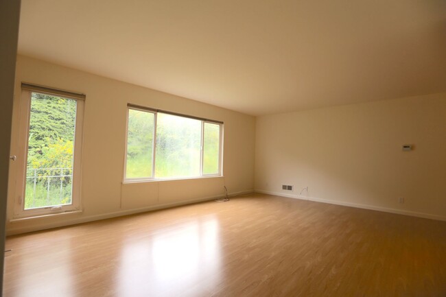 Building Photo - Twin Peaks: 1 Bed Apartment w/ Green View,...