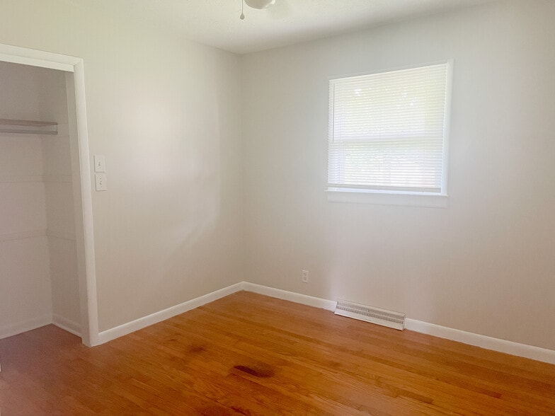 Building Photo - 18 Jon St