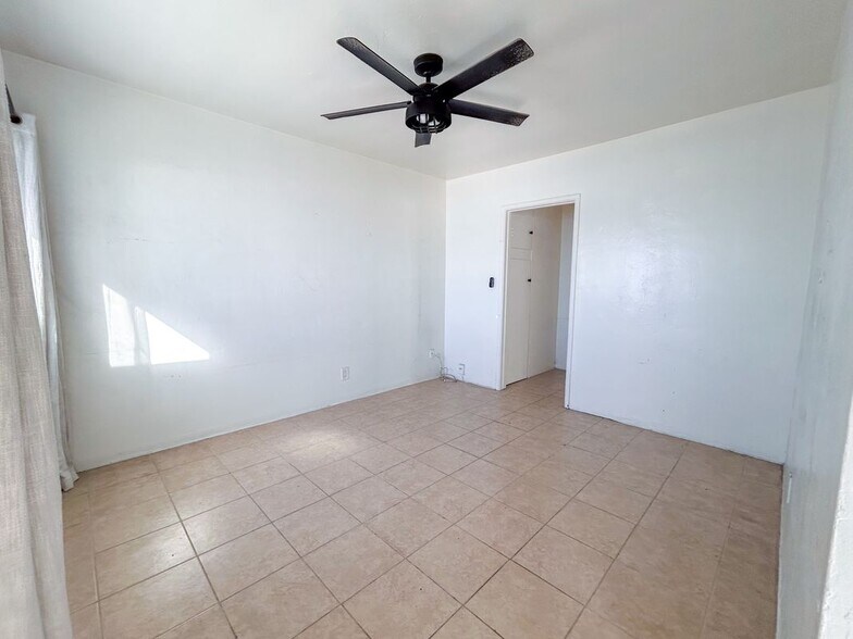 Building Photo - 408 S The Strand