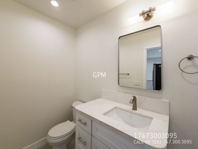 Building Photo - 11022 1/2 Penrose St-