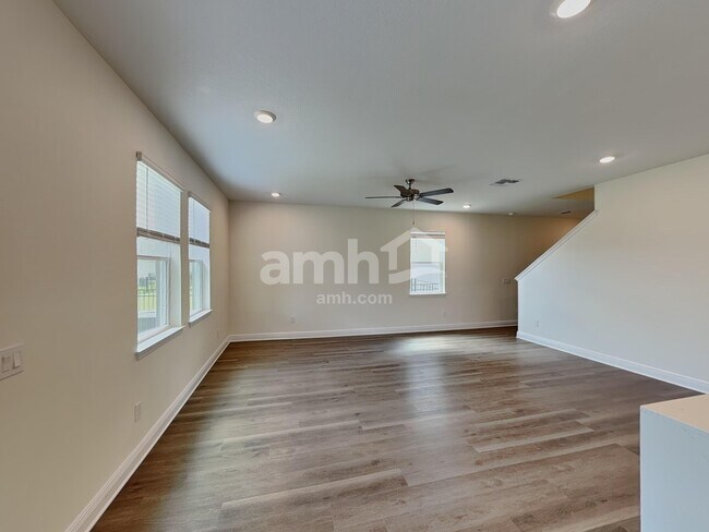 Building Photo - 5968 Pinewood Ests Dr