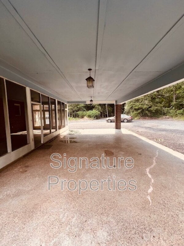 Building Photo - 13225 Old Happy Hill Rd
