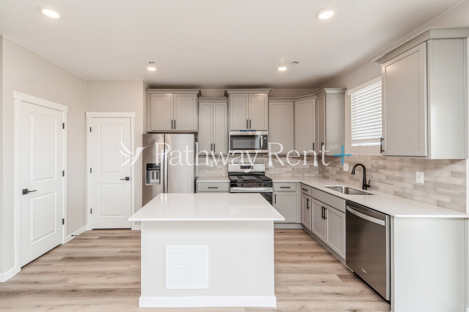 Building Photo - 9351 Yampa St