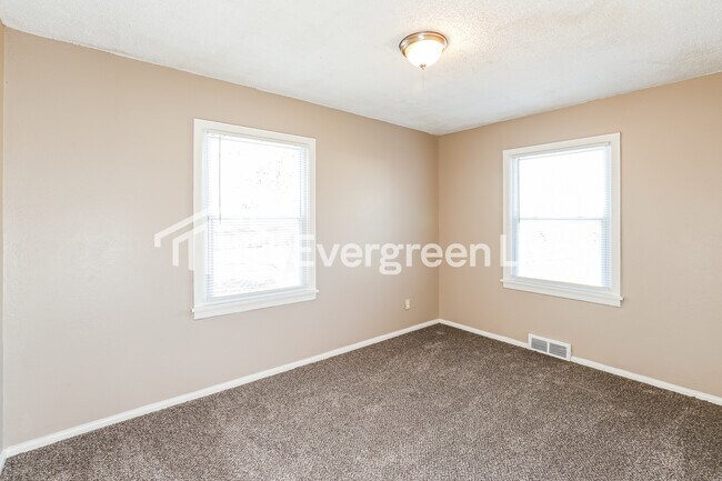 Building Photo - 10008 E 78 Terrace