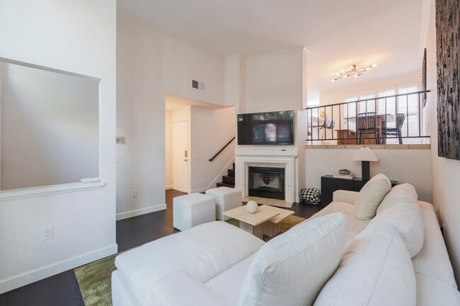 Building Photo - 5455 Sylmar Ave