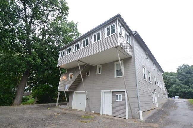 Building Photo - 575 Ridge Rd