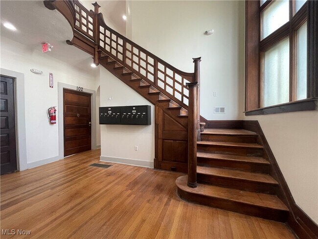 Building Photo - 1848 E 89th St