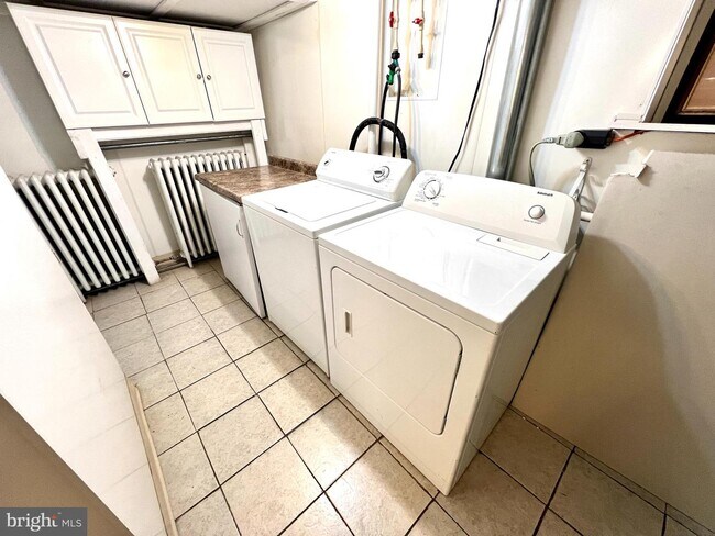 Building Photo - 145 N Nice St