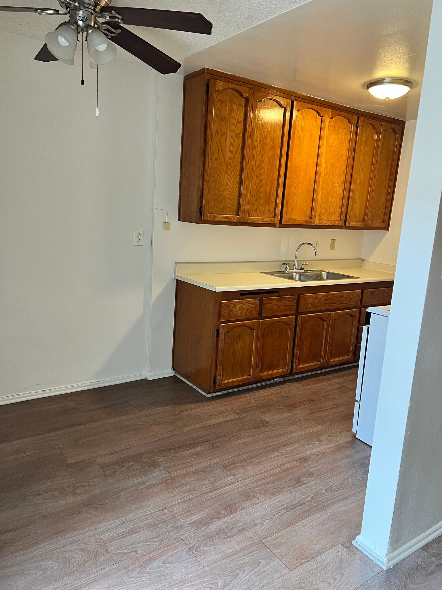 kitchen - 920 S Fann St