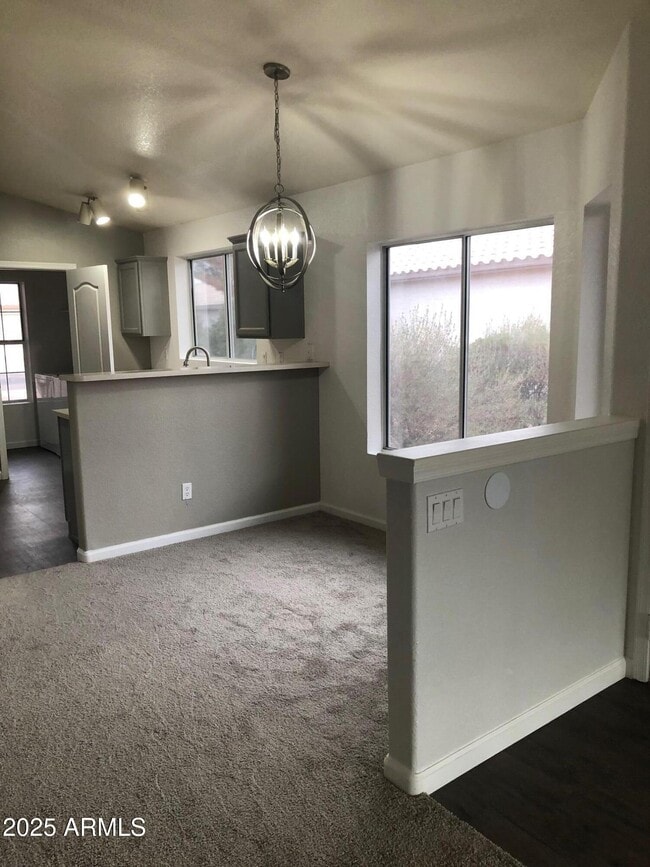 Building Photo - 735 E Baylor Ln