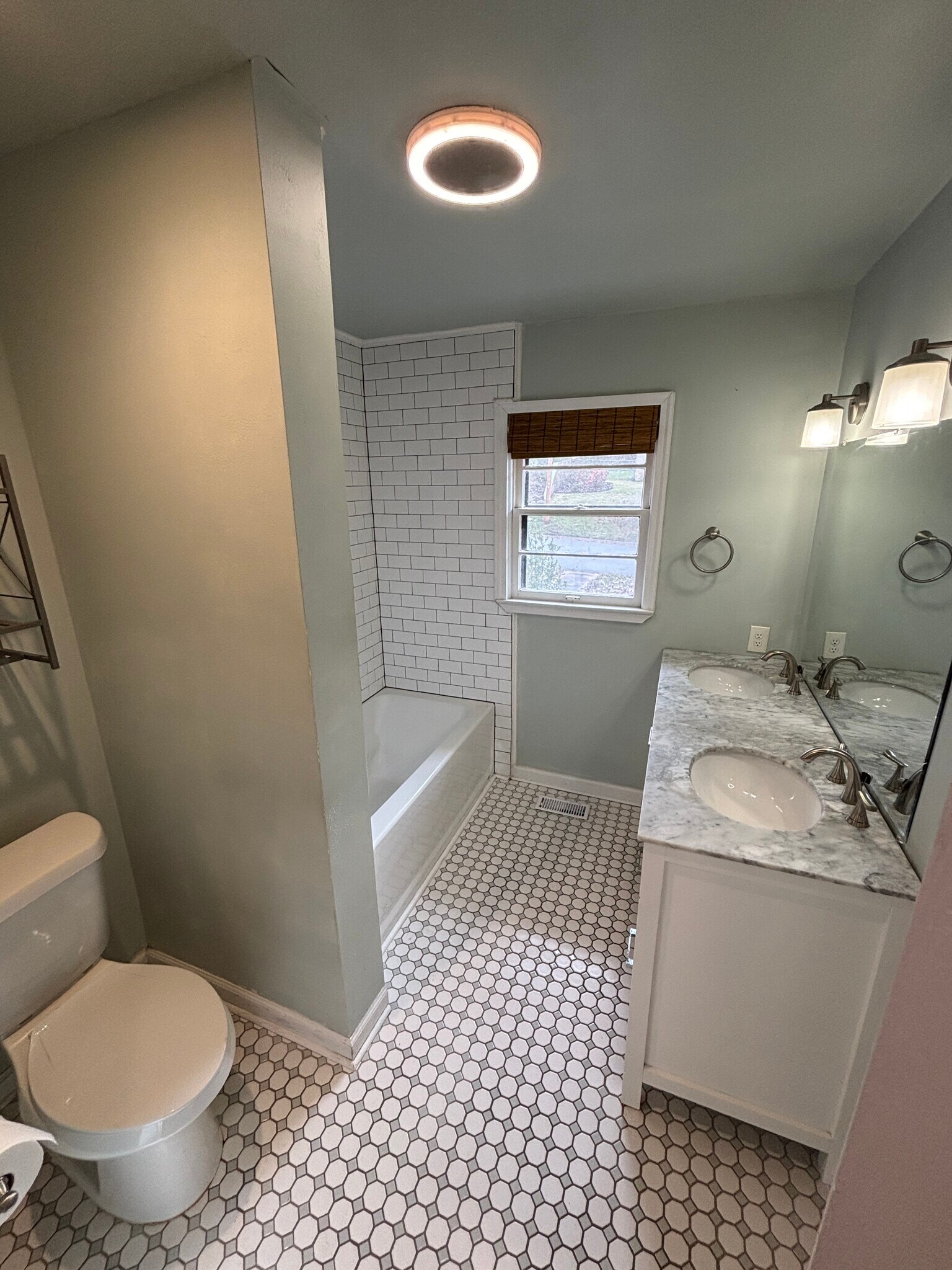 Building Photo - 2100 Durwood Rd