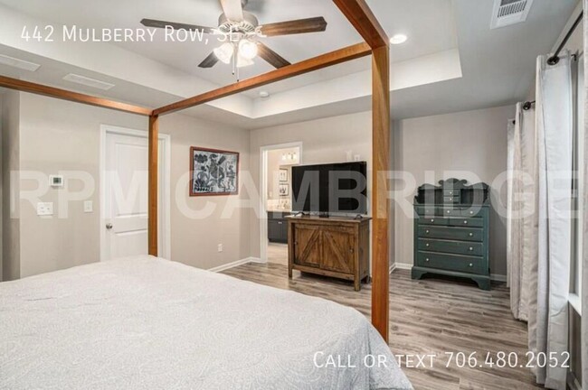 Building Photo - Luxury Townhome for Rent in the Gated Comm...