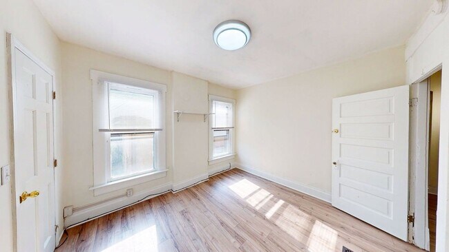 Building Photo - 183 E 13th Ave