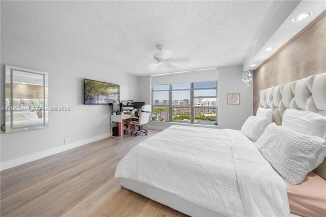 Building Photo - 3530 Mystic Pointe Dr