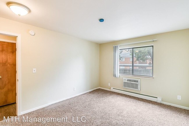 Building Photo - 1 br, 1 bath Apartment - 921 Coolidge Road