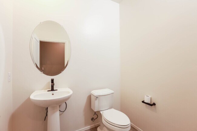 Building Photo - "Spacious 4-Bed Spacious two-level residential rental in Marana with modern Elegance!  Available ...