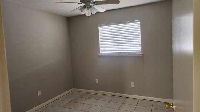 Building Photo - 2815 Quail Valley E Dr