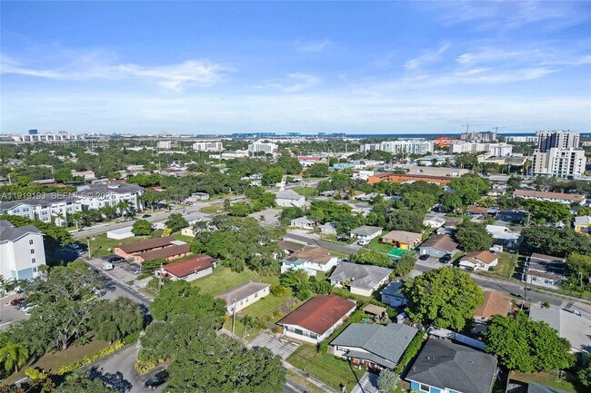 Building Photo - 29 SW 8th Ave