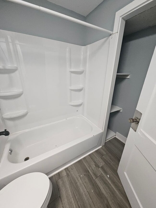 Building Photo - Lower three bedroom unit on Upper East Side