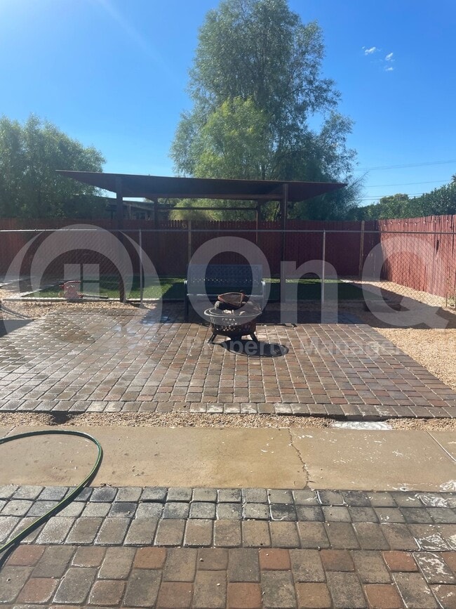 Building Photo - 1132 W Knox Pl