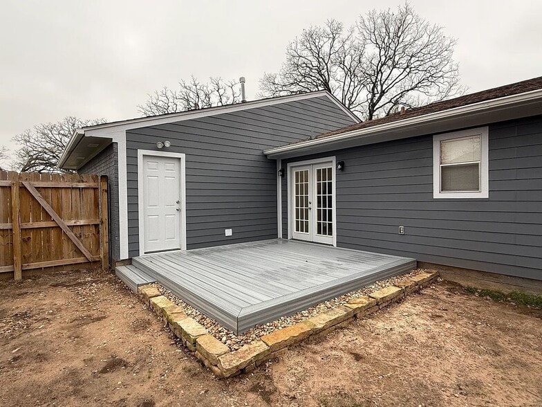 Building Photo - 3 Bed, 2 Bath in Southwood Valley for August Move In!