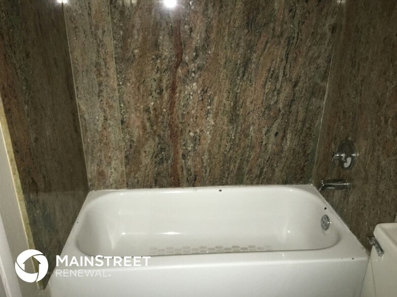 Building Photo - 1819 N 47th Dr