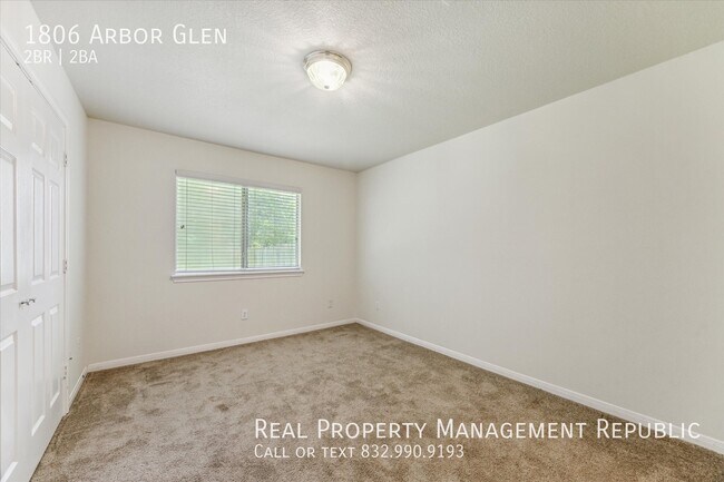 Building Photo - 1806 Arbor Glen