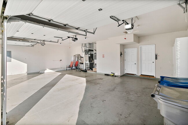 Building Photo - 10460 W Achillea St