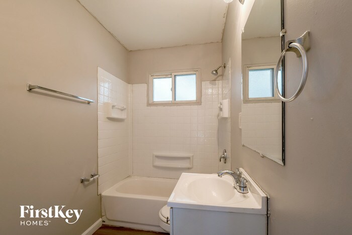 Building Photo - 530 Bardot Dr