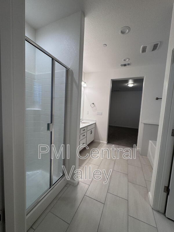 Building Photo - 4612 Irma Dr