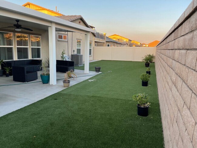 Building Photo - 28621 Yarow Way