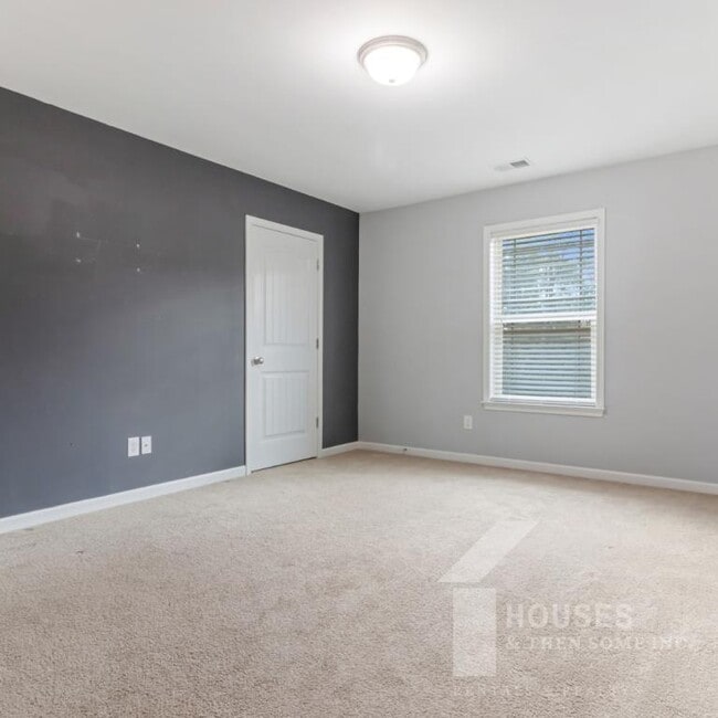 Building Photo - 70 Madeline Cir