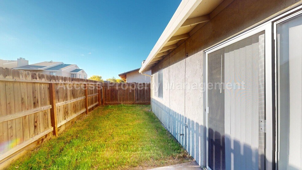 Building Photo - 3603 San Clemente Ave