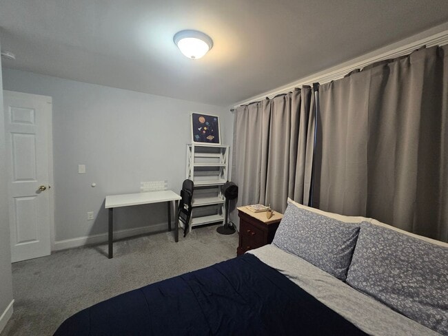 Building Photo - Spacious, meticulously renovated single family: 2-bedroom, 2 full bathroom & finished basement an...