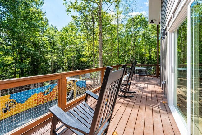 Building Photo - 288 Stonewall Road-SI ID1055518P