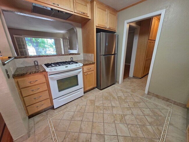 Building Photo - Charming Bungalow in La Loma neighborhood!