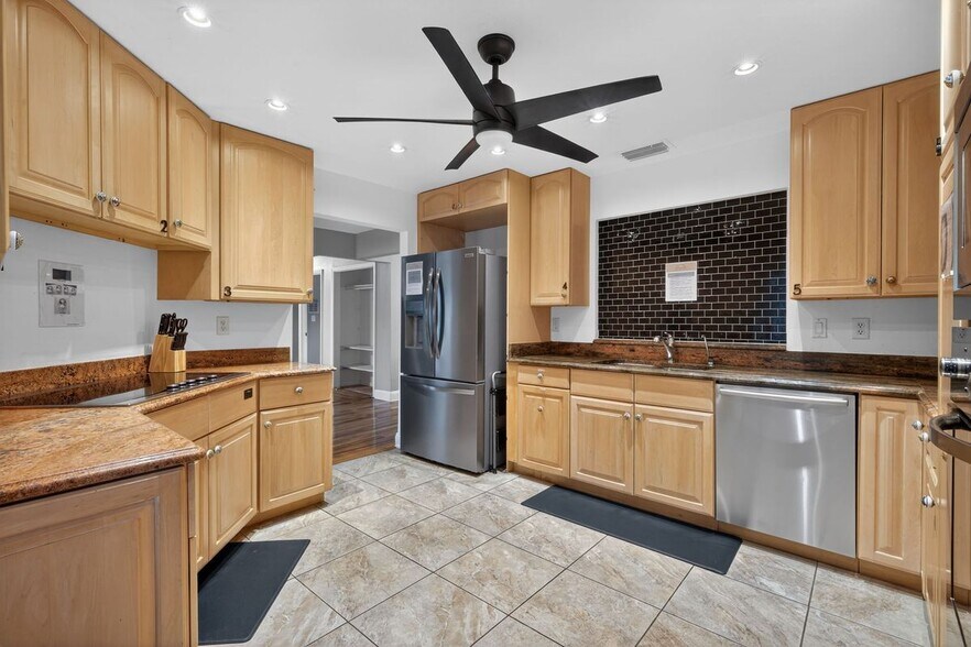 Building Photo - 1781 Coral Point Dr