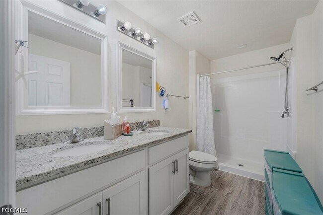Building Photo - 5013 SE Tradewinds Cir