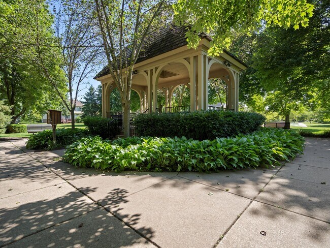Building Photo - 5841 Lafayette Ln
