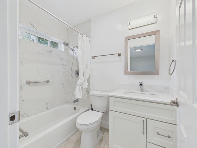 Building Photo - Brand New 1BD/1BA ADU with Private Deck, In-Unit Laundry & Parking – Prime Oakland Location