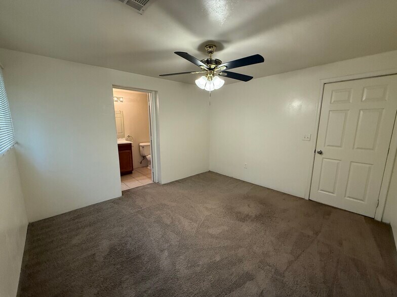 Building Photo - 1416 E Elm St