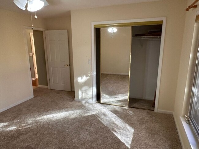Building Photo - Golf Front Rental *Unfurnished*